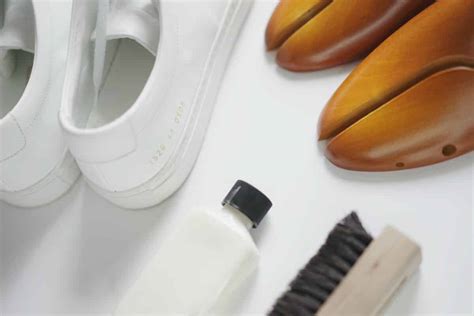 how to remove scuff marks from white canvas shoes